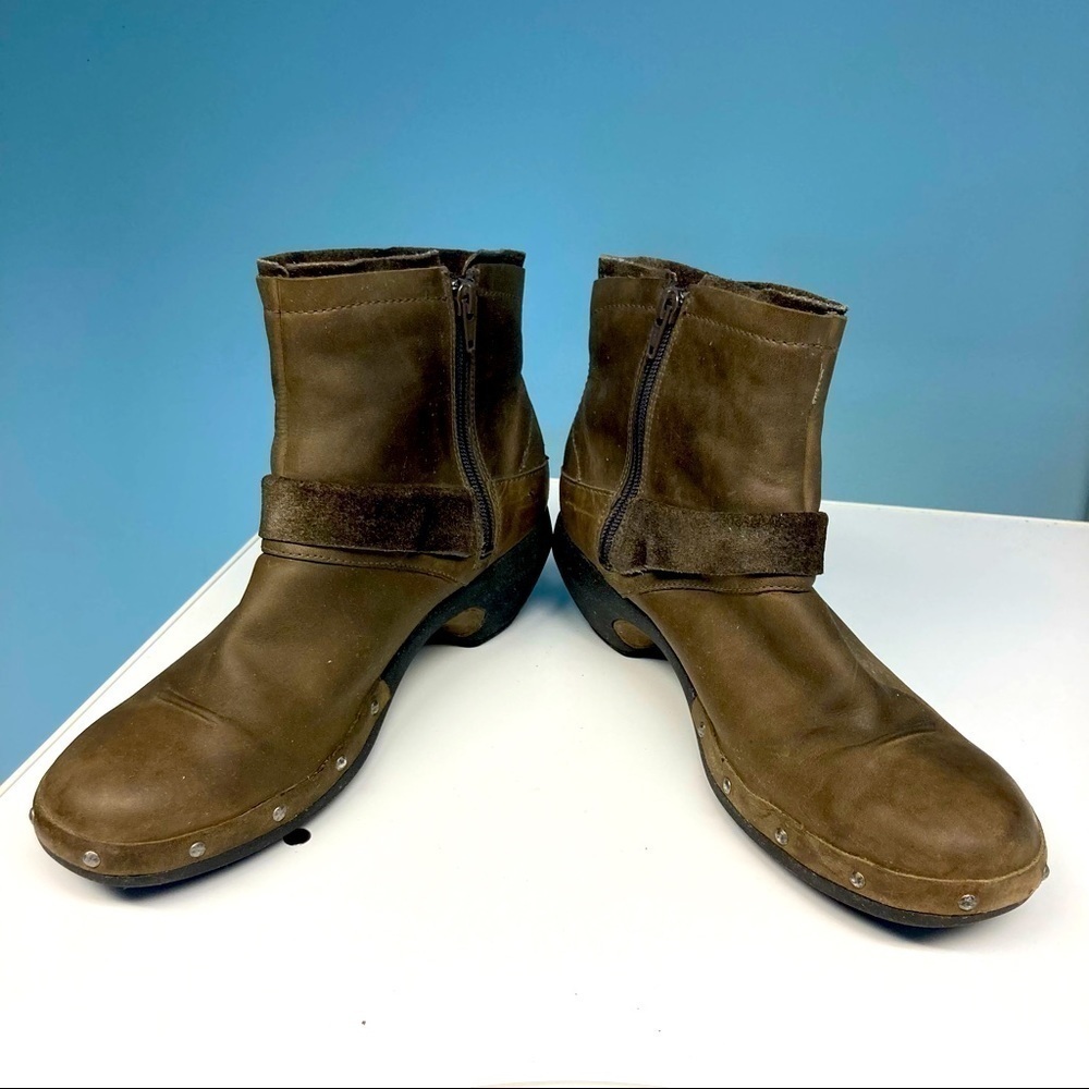 MERRELL  LUX Sz 10 Mid Nubuck Leather Moto Style Ankle Boots